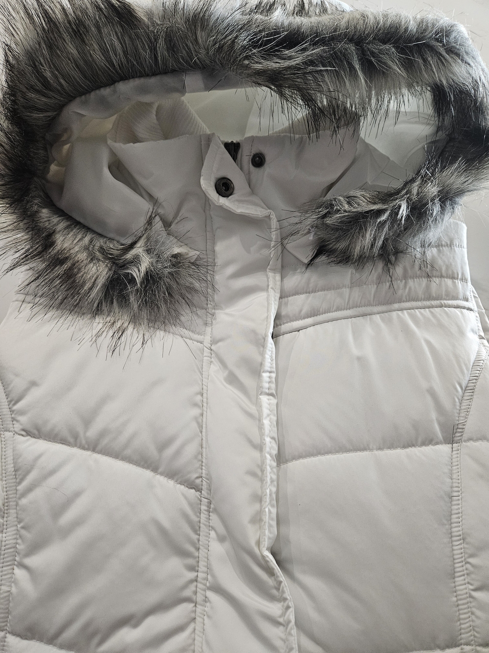 New York & Company White Puffer Jacket with Faux Fur Trim -M